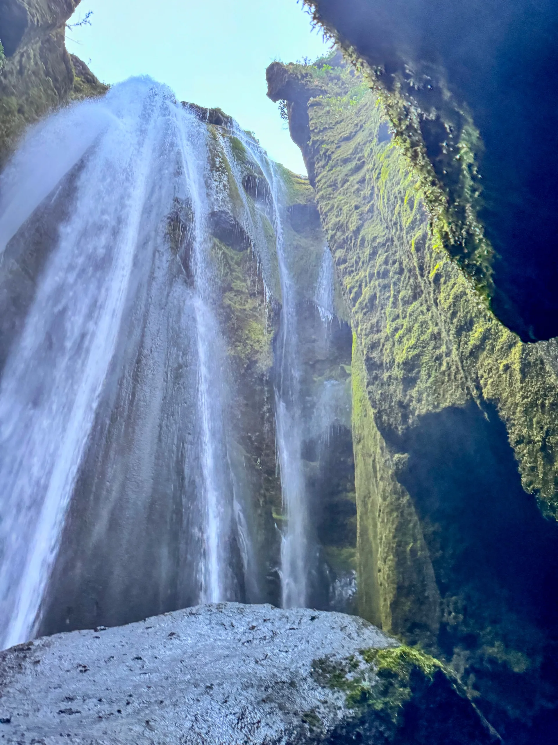Gljúfrabúi cascade en islande Gljúfrabúi cascade en islande