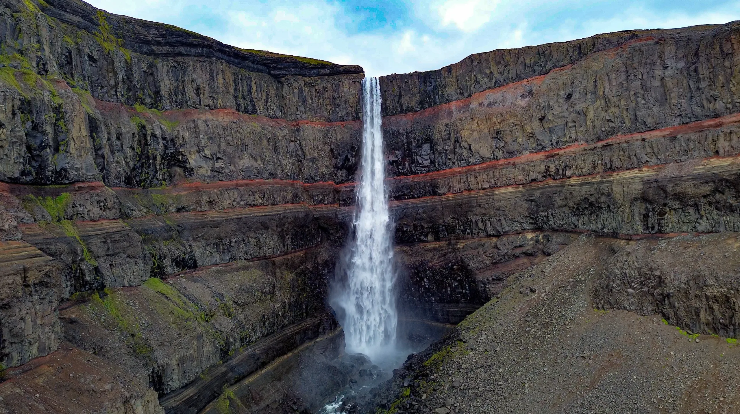 Hengifoss cascade islande Hengifoss cascade islande